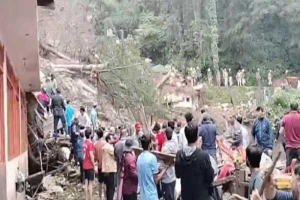 हिमाचल में बारिश से हाहाकार, मंदिर पर गिरा पहाड़,  50 श्रद्धालु, 9 लोगों की मौत-रेस्क्यू जारी
