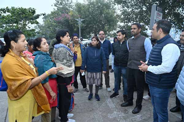 नगरीय प्रशासन विभाग के संचालक कुंदन ने रायपुर कलेक्टर, नगर निगम कमिश्नर के साथ घनी बस्तियों का किया निरीक्षण भ्रमण