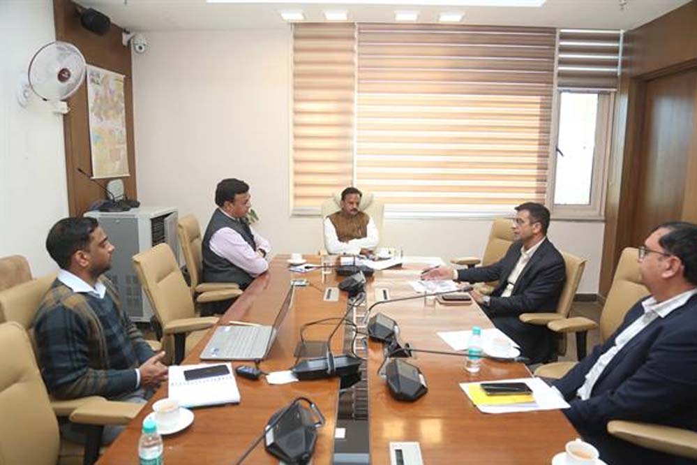 उप मुख्यमंत्री शुक्ल ने रीवा में पुनर्घनत्वीकरण योजना के कार्यों की समीक्षा की