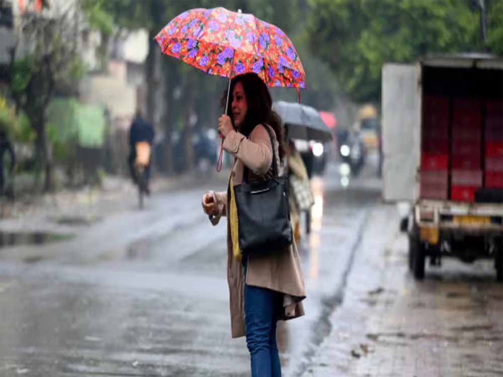 Jharkhand weather: झारखंड में बारिश ने बढ़ा दी ठंड, आसमान में छाए रहेंगे बादल; होगी बूंदाबांदी