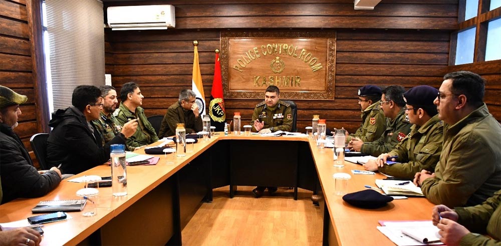 कश्मीर पुलिस के आईजी वी.के. बर्डी ने आगामी कार्यक्रमों से पहले सुरक्षा पर की समीक्षा बैठक