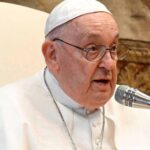 पोप फ्रांसिस ने की इटली वालों से बच्चे पैदा करने की अपील, कंडोम की तुलना हथियार से की