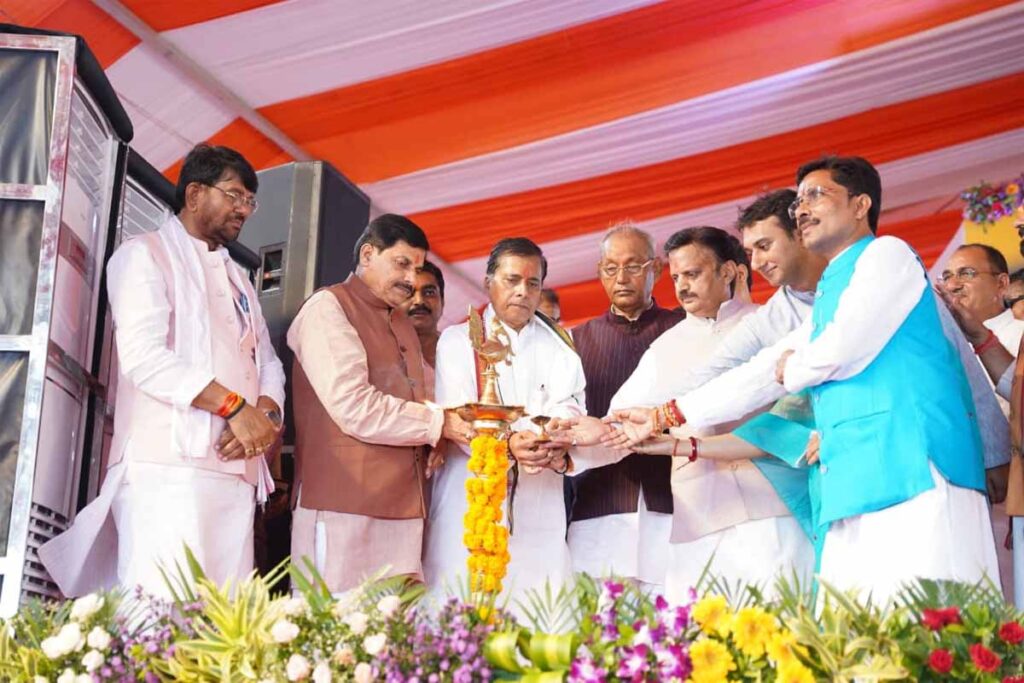 cm_yadav_in.jpg
