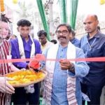 रांची में ‘जोहारग्राम-मेड इन झारखंड’ शोरूम का CM हेमंत सोरेन ने किया उद्घाटन, स्थानीय उत्पादों को मिलेगा बड़ा मंच