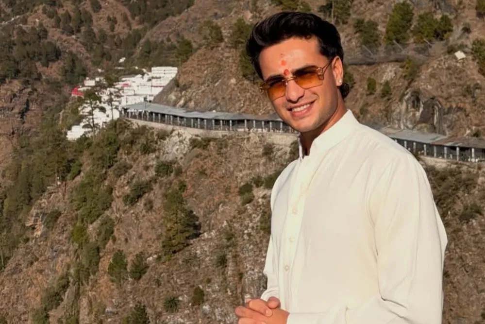 T20 वर्ल्ड कप जीतने के बाद मां के दरबार पहुंचे टीम इंडिया के क्रिकेटर, वैष्णो देवी में माथा टेका