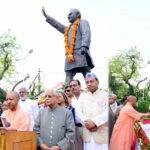 पूर्व सीएम हेमवती नंदन बहुगुणा की पुण्यतिथि पर श्रद्धांजलि सभा में शामिल हुए मुख्यमंत्री