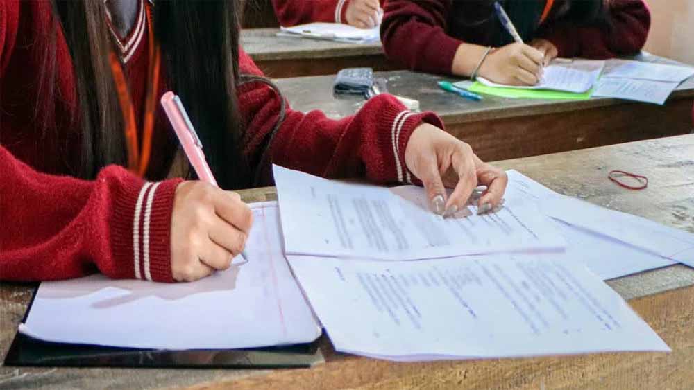 CBSE का बड़ा एक्शन: कॉपी जांच में गलती पर शिक्षकों पर सस्पेंशन या ब्लैकलिस्ट की कार्रवाई