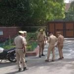 लुधियाना में तीन स्कूलों को मिली बम से उड़ाने की धमकी, डॉग स्क्वॉड के साथ मौके पर पहुंची टीम