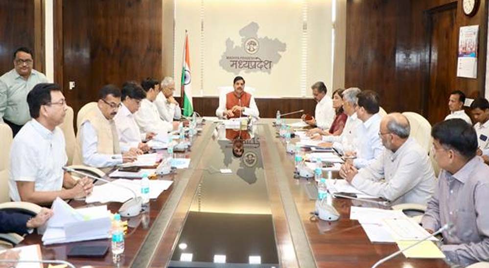 जनकल्याण के कामों में तेज़ी लायें, निरीक्षण करें, गांवों में करें रात्रि विश्राम : मुख्यमंत्री डॉ. यादव