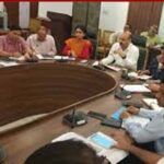 Meerut में IGRS शिकायतों पर लापरवाही: 9 अफसरों की वेतन कटौती, 155 को नोटिस
