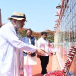 केंद्रीय गृहमंत्री अमित शाह ने अमर वाटिका में शहीदों को दी श्रद्धांजलि, परिजनों से की आत्मीय मुलाकात