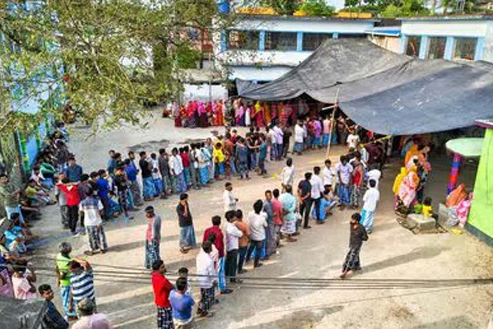 बंगाल के 15 मतदान केंद्रों पर री-पोलिंग, 9 बजे तक 16.23% वोटिंग