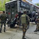 श्रीनगर में बड़ी कार्रवाई: नाका चेकिंग के दौरान 2 संदिग्ध आतंकी गिरफ्तार, हथियार और LeT पोस्टर बरामद