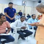 लखनऊ में जनता दर्शन, सीएम योगी ने सुनीं फरियादियों की समस्याएं, दिए सख्त निर्देश