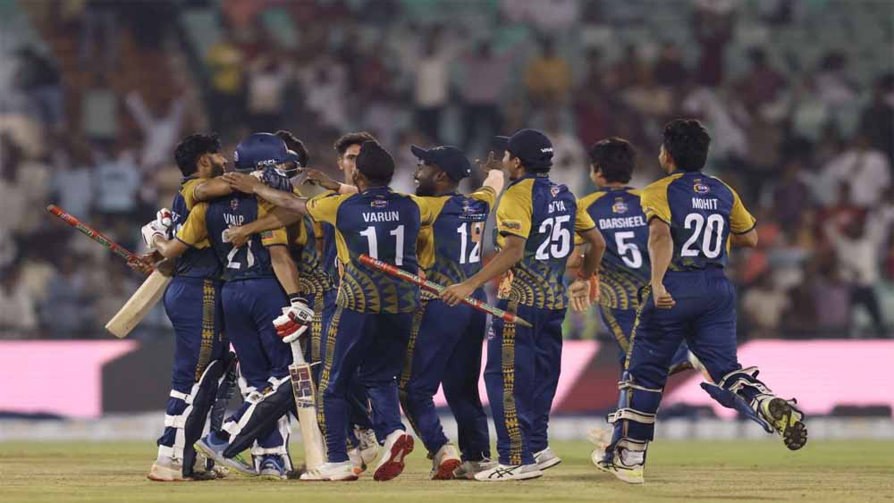CCPL Season 3 की चैंपियन बनी बिलासपुर बुल्स, फाइनल में रायगढ़ लायंस को 7 विकेट से हराया