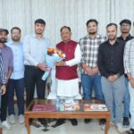मुख्यमंत्री श्री विष्णुदेव साय ने यूपीएससी प्रारंभिक परीक्षा में सफल ट्राइबल यूथ हॉस्टल के विद्यार्थियों से की मुलाकात