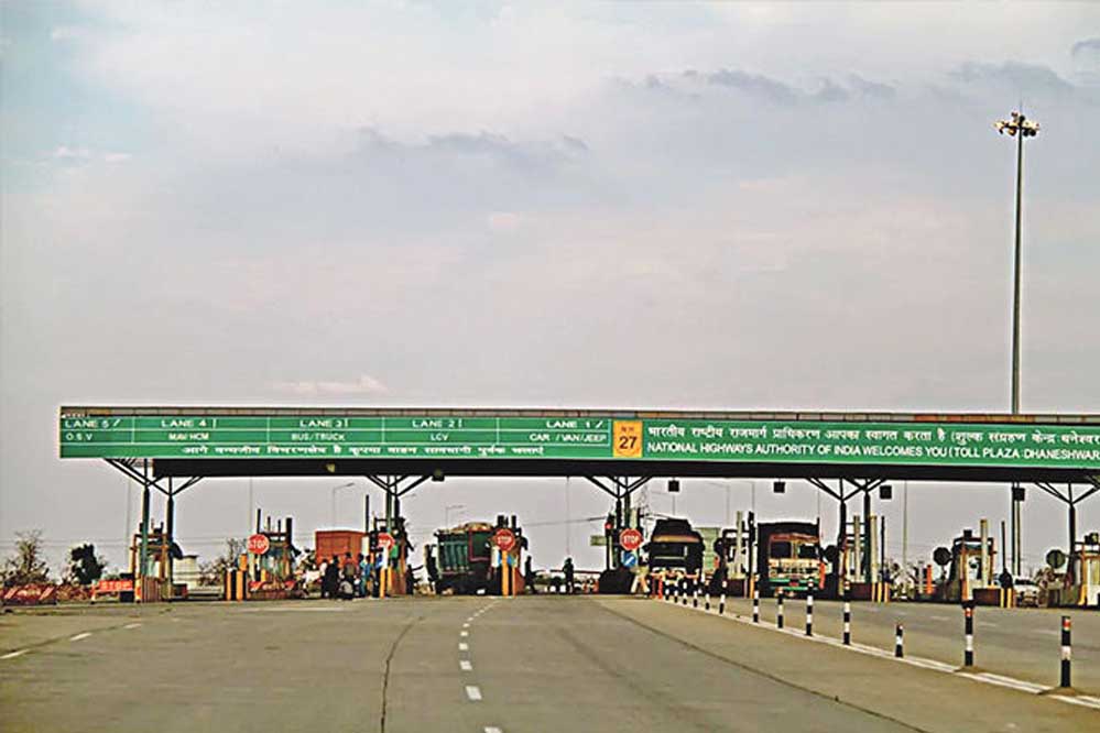 Toll_plaza_A_112_2.jpg