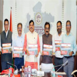 मुख्यमंत्री डॉ. यादव ने कॉफी टेबल बुक एमपीआरडीसी : कनेक्टिंग पीपुल थ्रू क्वालिटी इंफ्रास्ट्रक्चर का किया विमोचन