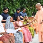 जनता दर्शन में योगी का बड़ा आश्वासन, गंभीर मरीजों के इलाज में मिलेगी आर्थिक मदद