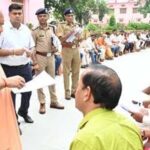 जनता दर्शन में योगी सख्त, बोले- भूमाफियाओं पर एफआईआर कर भेजें जेल