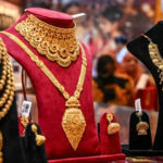 चांदी में बड़ी गिरावट, रिकॉर्ड हाई से 2 लाख रुपये सस्ती; सोने के दाम भी फिसले, जानें आज का भाव