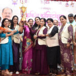 सिंधी व्यंजन प्रतियोगिता की विजेताओं को मानस भवन में बांटे गए पुरस्कार