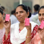 बस-मेट्रो में सफर के साथ डेबिट कार्ड का भी काम करेगा Pink Saheli Smart Card, महिलाओं को मिलेगी डबल सुविधा
