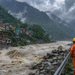 Uttarakhand Weather: उत्तराखंड में मूसलाधार बारिश से हालात बेकाबू, फ्लैश फ्लड का अलर्ट; कई जिलों में स्कूल बंद