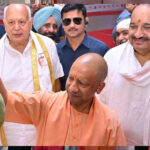 UP Mango Festival: आधा किलो का आम देख CM योगी हुए खुश, प्रदर्शनी में आकर्षण का बना केंद्र