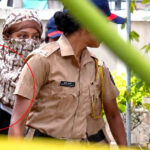 केतन अग्रवाल मर्डर केस: पुलिस घेरे में सिया गोयल का कथित ‘मिडिल फिंगर’ इशारा, VIDEO वायरल