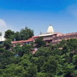 हरिद्वार के मनसा देवी मंदिर में बड़ा बदलाव, अब पुजारी पहनेंगे बिना जेब वाले कुर्ते