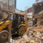 दालमंडी चौड़ीकरण अभियान में फिर चला बुलडोजर, 10 भवनों पर कार्रवाई