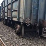 बिलासपुर में मालगाड़ी के डिब्बे पटरी से उतरे, जेसीबी का बकेट फंसने से हादसे की आशंका
