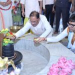 गुरु पूर्णिमा पर कोसमनारा पहुंचे मुख्यमंत्री  विष्णु देव साय, सत्यनारायण बाबा धाम में की पूजा-अर्चना