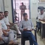 श्योपुर जिला अस्पताल में युवक का हंगामा, डॉक्टरों से मारपीट और जमकर चले लात-घूंसे