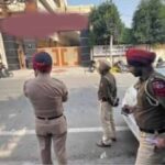 जालंधर में एडमिशन न मिलने पर अभिभावकों ने कॉलेज में जड़ा ताला