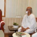 राज्यपाल डेका से सर्वाेदय शांति पदयात्रा के संतों ने की सौजन्य भेंट