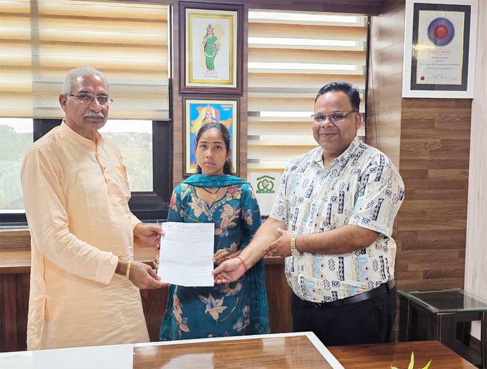 छत्तीसगढ़ स्टेट वेयरहाउसिंग कार्पोरेशन के कर्मचारियों को उपहार