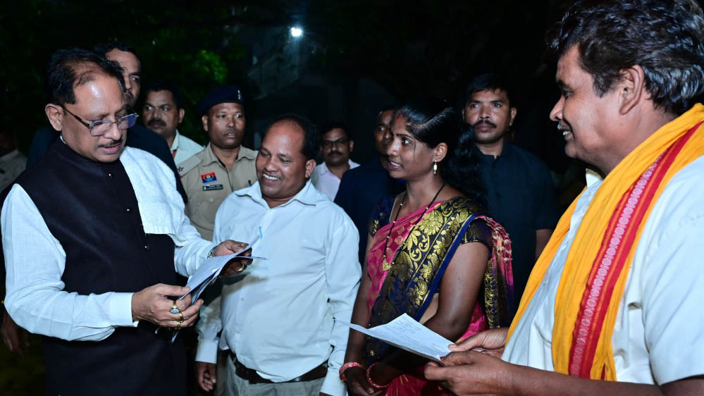 रायपुर : बगिया में मुख्यमंत्री विष्णु देव साय ने सुनी आम लोगों की आवाज, समस्याओं के निराकरण के दिए सख्त निर्देश