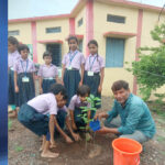 प्रदेश सचिव राजेंद्र सोलंकी ने एक वृक्ष स्कूल प्रांगण में लगाया
