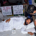 JPSC-JSSC धांधली पर झारखंड में घमासान, आमरण अनशन के तीसरे दिन तेज हुई सियासत; CID की 18 ठिकानों पर रेड