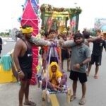 24 पोते बने दादी के श्रवण कुमार