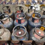 LPG Cylinder Price Cut: एलपीजी सिलेंडर ₹200 सस्ता, दिल्ली से कोलकाता तक बदले नए रेट