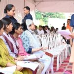 बारिश के बीच CM योगी का जनता दर्शन, करीब 200 फरियादियों की सुनी समस्याएं