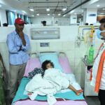उप मुख्यमंत्री विजय शर्मा ने एम्स रायपुर में महाराष्ट्र सड़क हादसे के घायलों से की मुलाकात