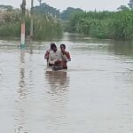 बिहार में बाढ़ का विकराल रूप, गंडक बैराज से 5.43 लाख क्यूसेक पानी छोड़ा; सैकड़ों घर डूबे