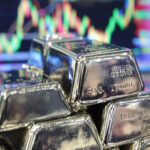 Silver Price Fall: चांदी के दाम में बड़ी गिरावट, ₹2200 से ज्यादा सस्ती