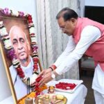 मुख्यमंत्री विष्णु देव साय ने लौह पुरुष सरदार वल्लभभाई पटेल की जयंती पर उन्हें किया नमन