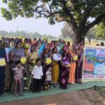 आयुक्त  तारन प्रकाश सिन्हा ने खंडुआ में किया सिंचाई नाली निर्माण कार्य का निरीक्षण, श्रमिकों से किया सीधा संवाद